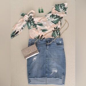 FINAL PRICE Tropical Pattern Floral One-Shoulder Top, size Large